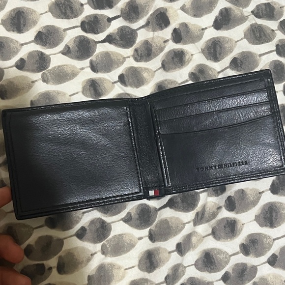Tommy Hilfiger wallet - Picture 3 of 5
